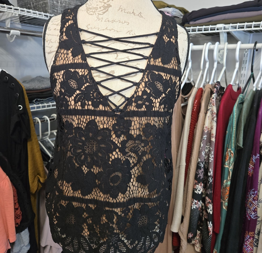 Express Top with Black Trim and Beige Underlined